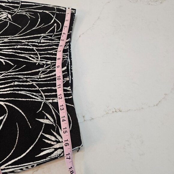 Talbots Size 10 Black White Bamboo Print Pedal Pusher Capris Pants Stretch - Picture 6 of 9